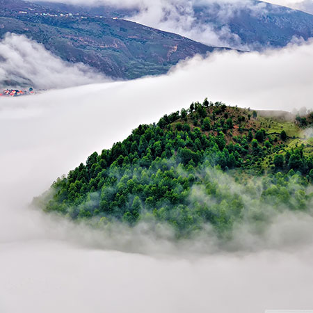 روستای فیلبند، روستایی عجیب و رویایی بر فراز ابرها
