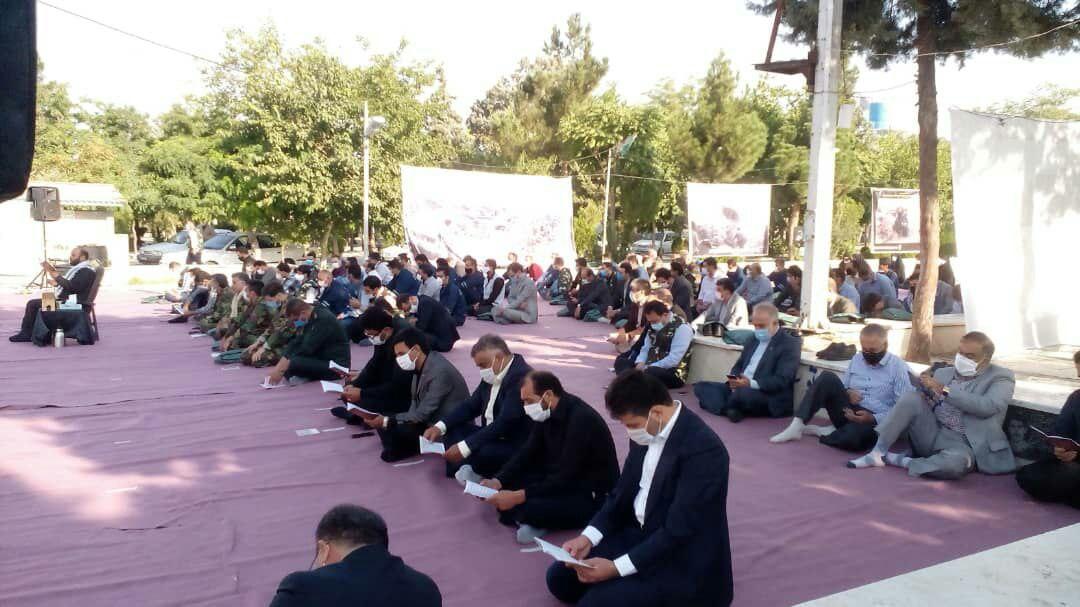 گلباران ، غبارروبی و عطرافشانی مزار شهدای 8 سال دفاع مقدس