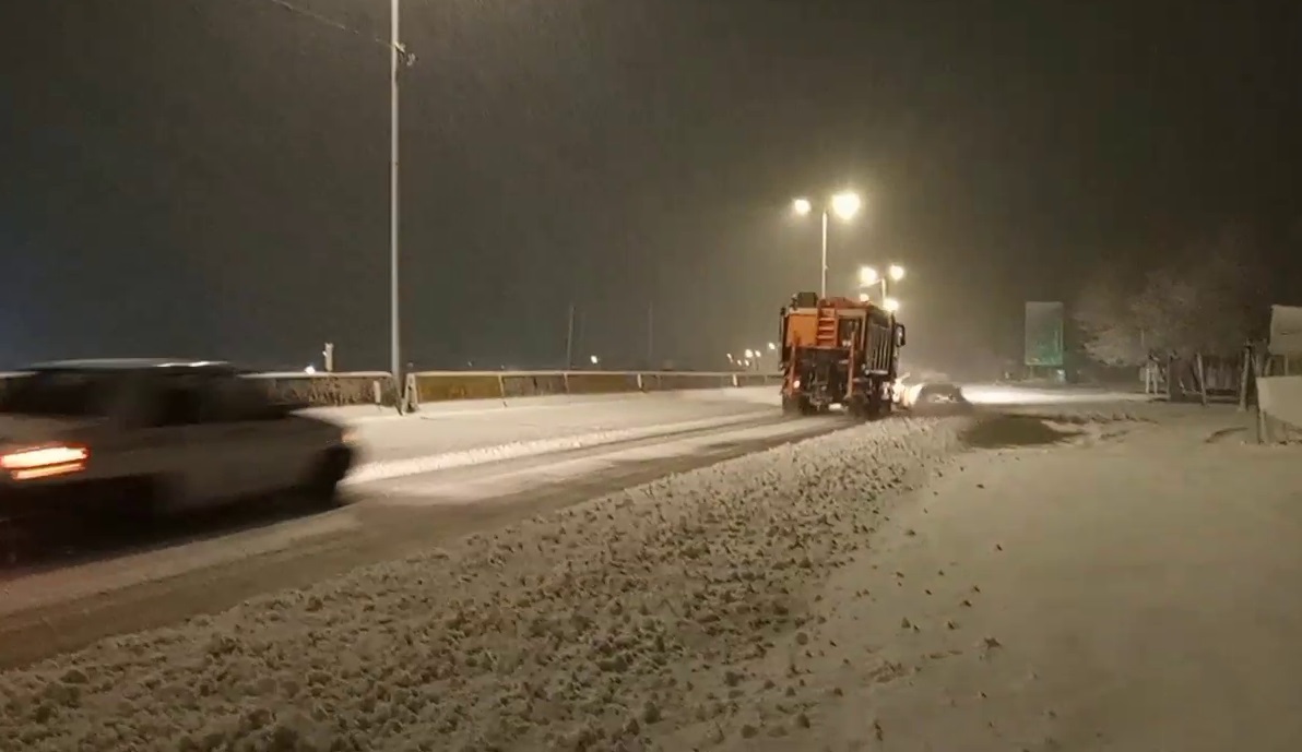 برفروبی۴۷۰۰ کیلومتر باند در محورهای کرمانشاه برفروبی۴۷۰۰ کیلومتر باند در محورهای کرمانشاه