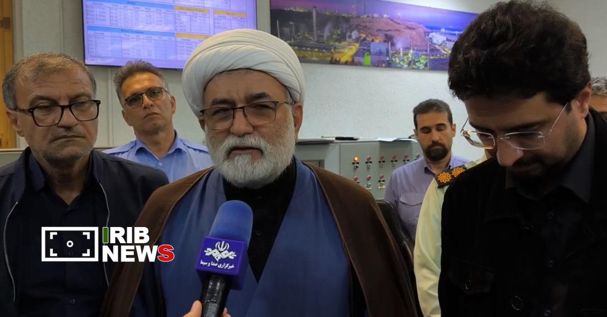 مردم و کارکنان صنعت نفت پابرجا پای کار انقلاب ایستادهاند مردم و کارکنان صنعت نفت پابرجا پای کار انقلاب ایستادهاند