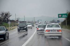 باران و لغزندگی جاده ها در خراسان رضوی