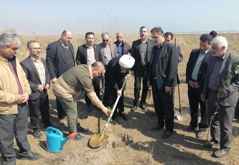 کاشت نهال به مناسبت اربعین رهبر شهید و در ادامه پویش ملی سرو ایران در گیلان