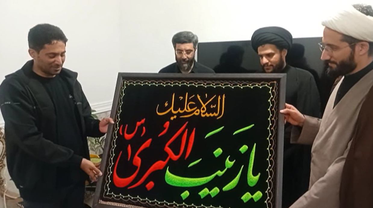 دیدار نماینده دفتر رهبری با خانواده شهدای دبستان شجره طیبه دیدار نماینده دفتر رهبری با خانواده شهدای دبستان شجره طیبه
