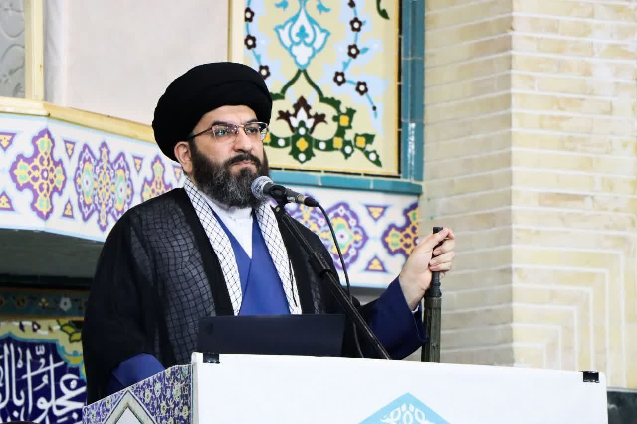 تأکید امام جمعه زنجان بر ضرورت انسجام ، حول محور فرامین رهبری تأکید امام جمعه زنجان بر ضرورت انسجام ، حول محور فرامین رهبری
