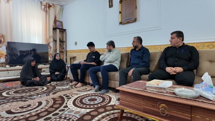 دیدار فرمانده سپاه استان بوشهر با خانواده‌های دو شهید مدافع وطن