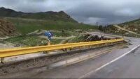 بازگشایی محور کوهستانی داربادام  با تلاش نیروهای راهداری