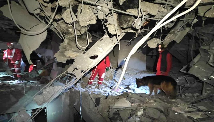 نجات ۲ نفر از زیر آوار توسط نجاتگران هلال‌احمر زنجان