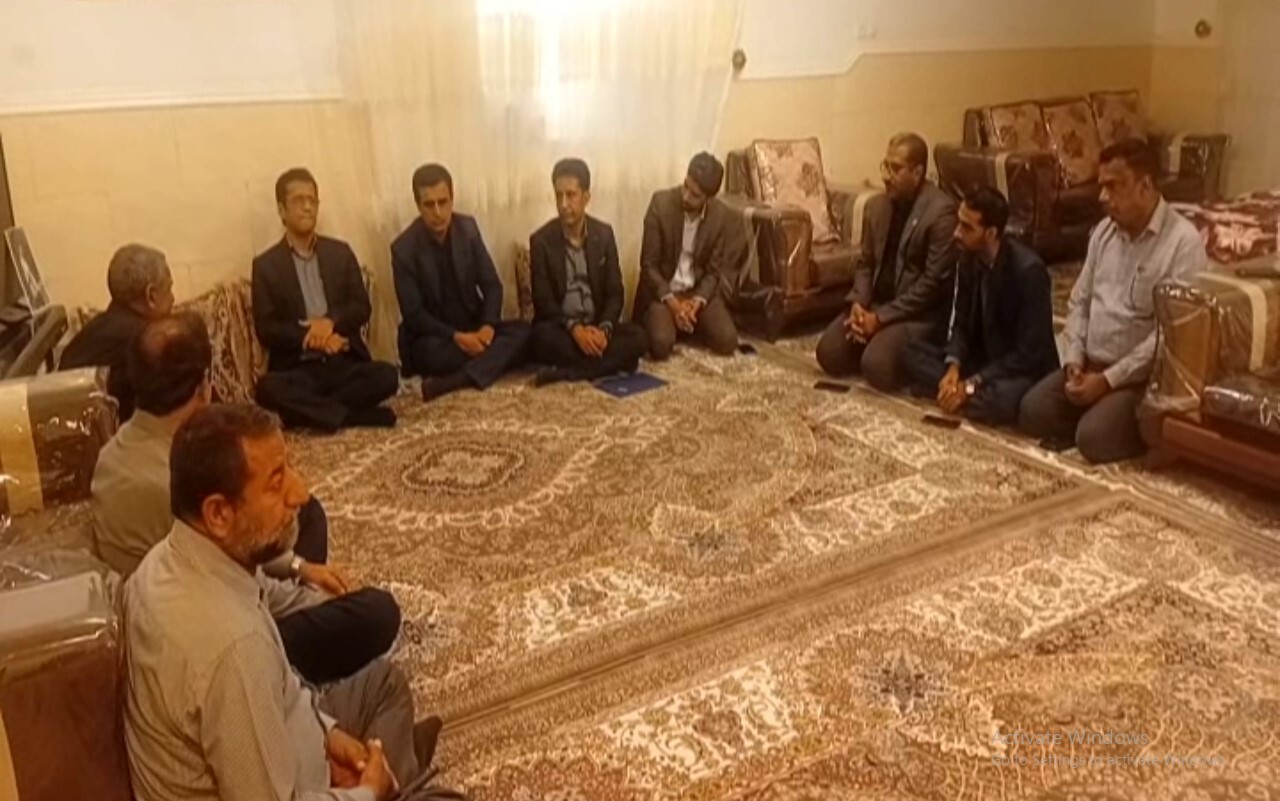 تجلیل از خانواده‌های دانش آموز شهید مدرسه شجره طیبه میناب