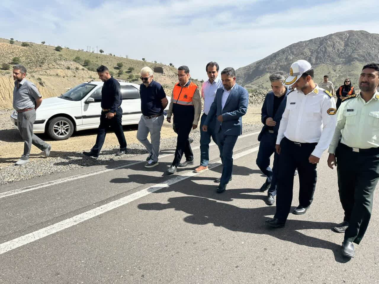 بازدید میدانی دادستان بم از نقاط حادثهخیز جادهای بازدید میدانی دادستان بم از نقاط حادثهخیز جادهای