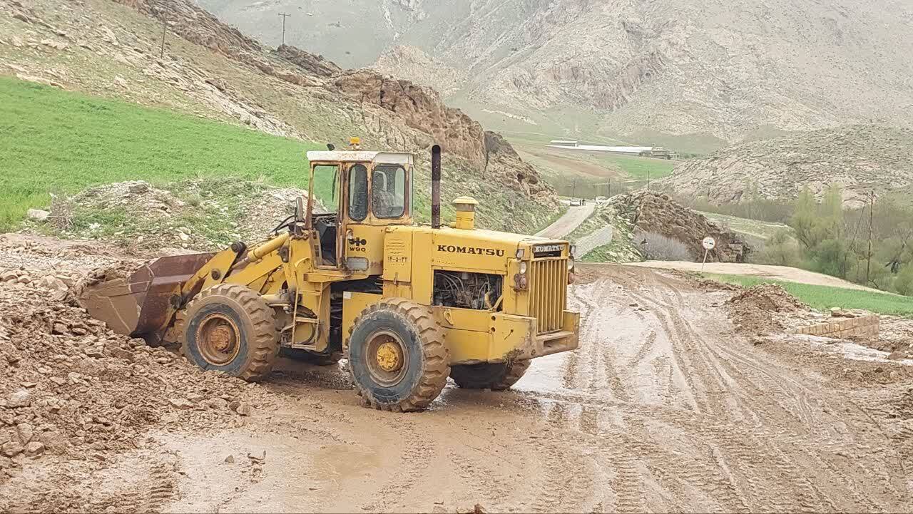 بازگشایی راه ارتباطی ۱۰ روستای نهاوند پس از انسداد ناشی از سیلاب بازگشایی راه ارتباطی ۱۰ روستای نهاوند پس از انسداد ناشی از سیلاب