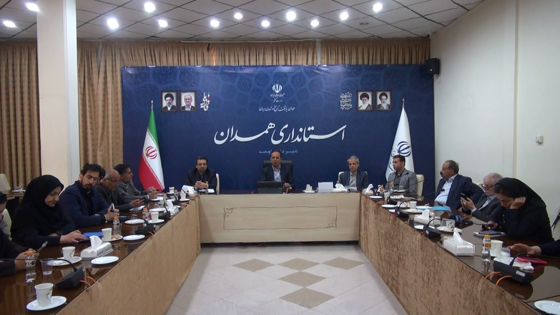خروج و انتقال بیش از هزار تن کالای اساسی بعد از حمله دشمن به سردخانه در استان همدان خروج و انتقال بیش از هزار تن کالای اساسی بعد از حمله دشمن به سردخانه در استان همدان