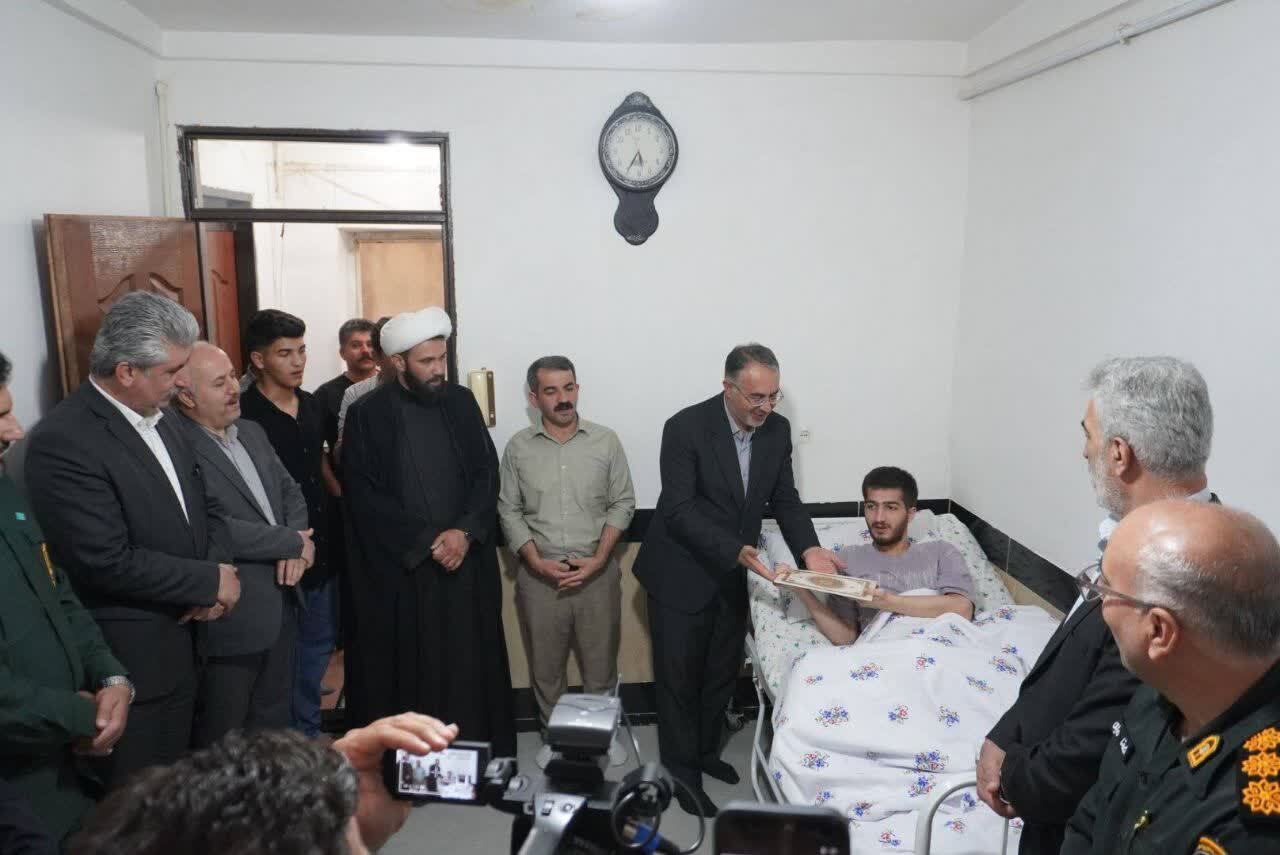 دیدار مسئولان استانی و شهرستانی با خانواده شهید و جانباز مهابادی دیدار مسئولان استانی و شهرستانی با خانواده شهید و جانباز مهابادی