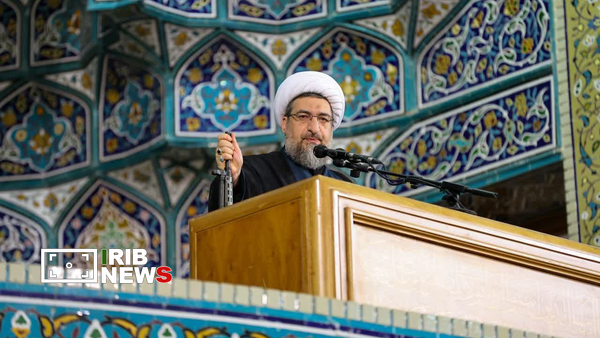 معیشت مردم نباید دست محتکران بیفتد