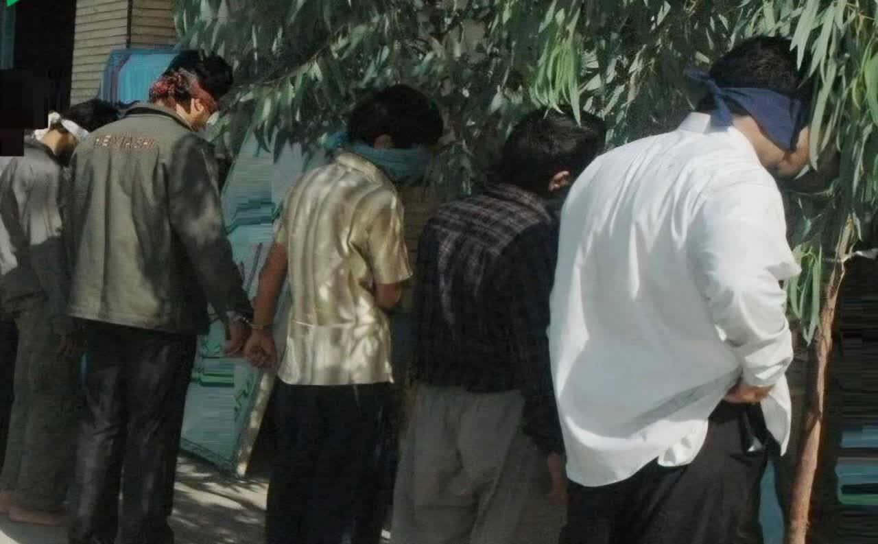 ۸ نفر خرده فروش و متهم مواد مخدر در طبس دستگیر شدند