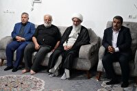 دیدار امام جمعه بوشهر با دو خانواده شهید جنگ تحمیلی
