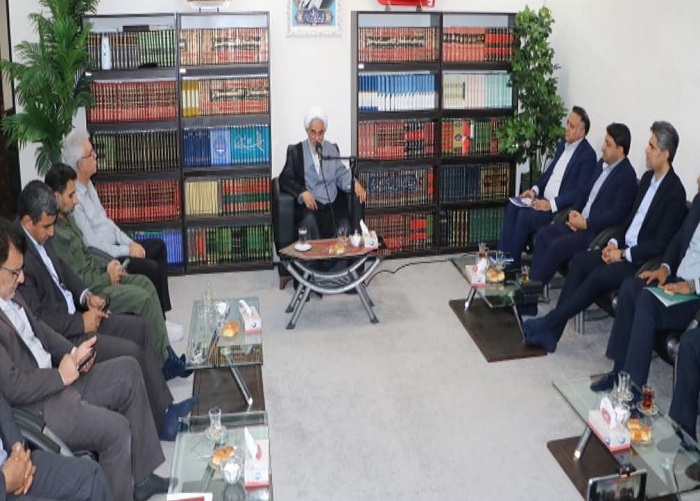 دیدار مدیرکل تعاون هرمزگان با نماینده ولی فقیه