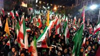 میدان داری مردم دارالمومنین همدان با مشت‌های گره کرده