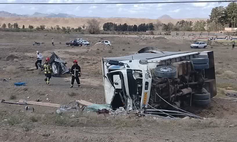 ۲ فوتی در برخورد ۳ دستگاه خودور در محور بیرجند به سربیشه ۲ فوتی در برخورد ۳ دستگاه خودور در محور بیرجند به سربیشه
