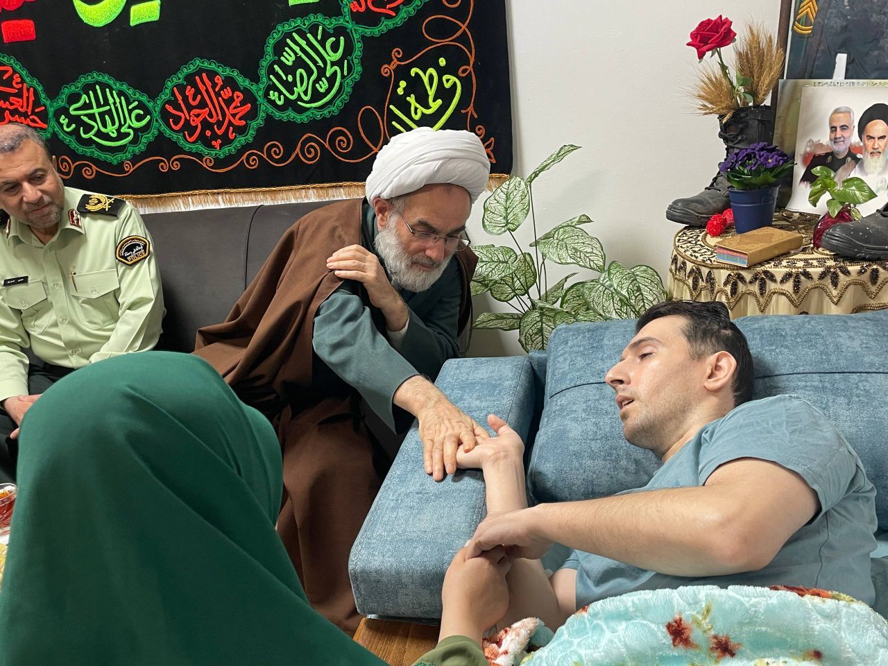 عیادت نماینده ولی‌فقیه در گیلان و فرمانده انتظامی استان از مامور پلیس وظیفه شناس