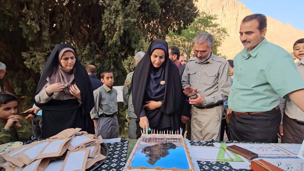سرو ۱۰۰۰ ساله شادکام؛ میراثی زنده در قلب منطقه حفاظتشده بافق سرو ۱۰۰۰ ساله شادکام؛ میراثی زنده در قلب منطقه حفاظتشده بافق
