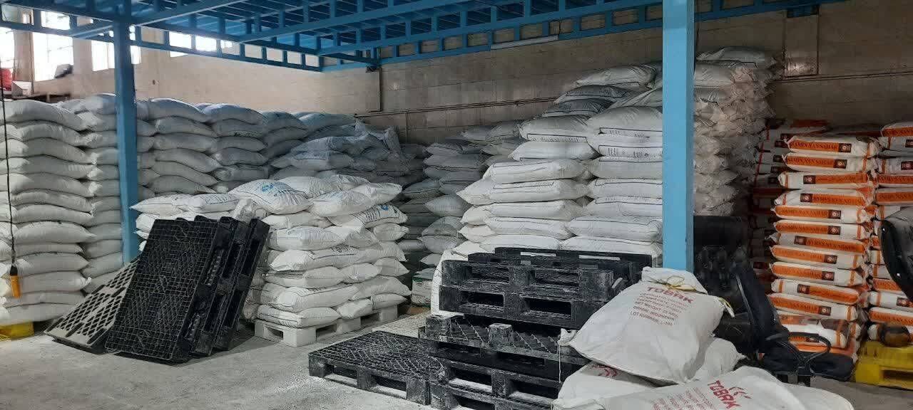 کشف انبار احتکار موادغذایی در ملارد کشف انبار احتکار موادغذایی در ملارد