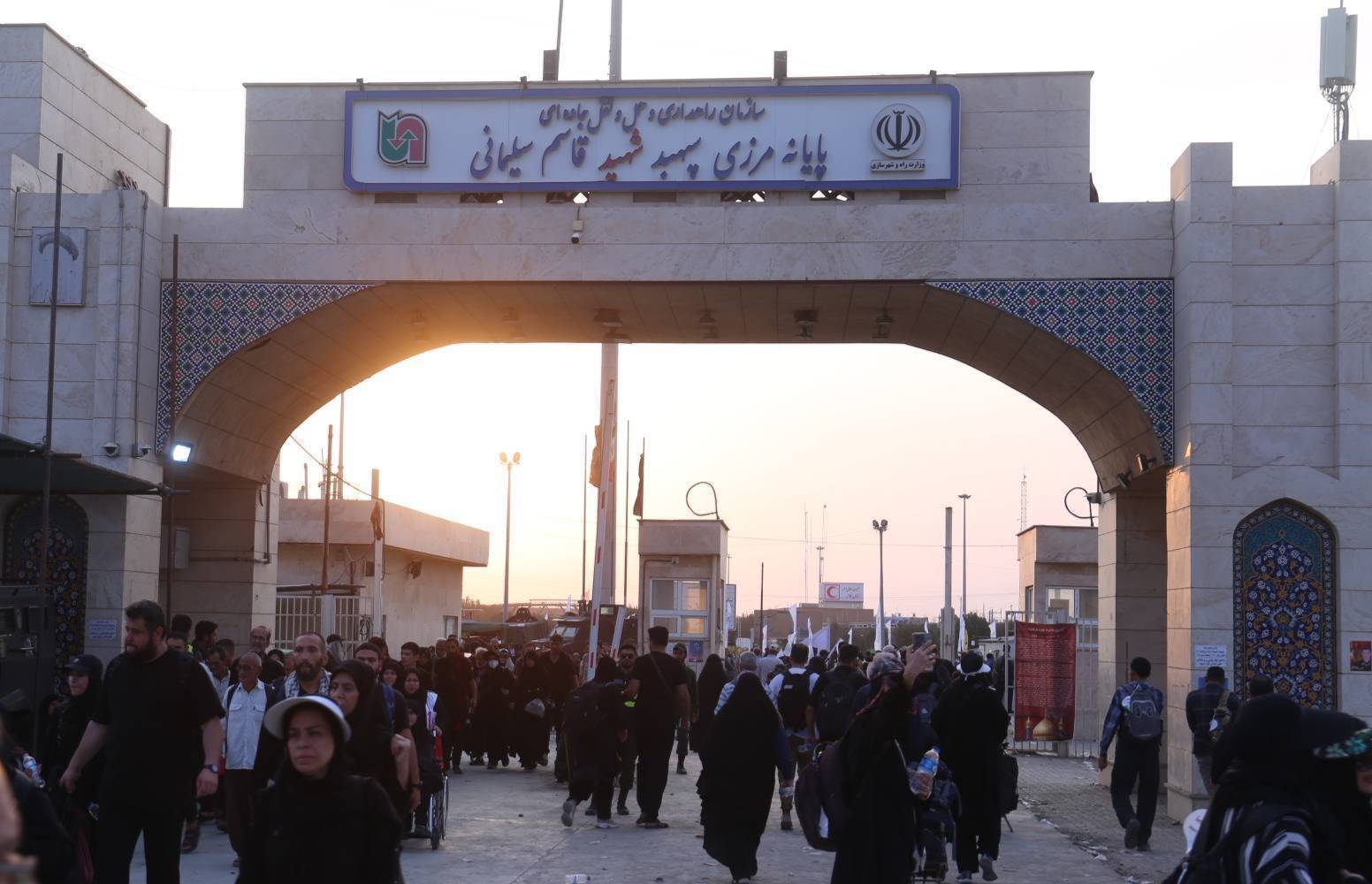 تردد بیش از ۱۱۴ هزار مسافر از مرز مهران در فروردینماه تردد بیش از ۱۱۴ هزار مسافر از مرز مهران در فروردینماه