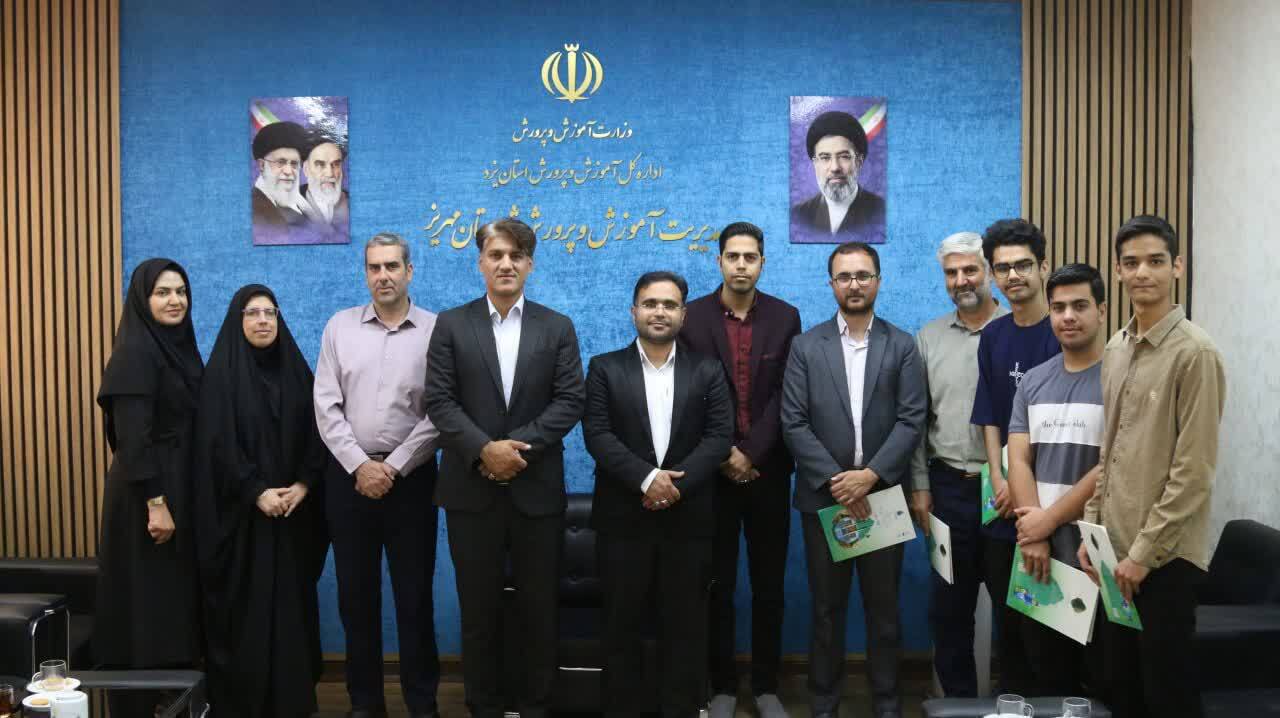 تیم برتر رقابت‌های مناظره دانش‌آموزی تجلیل شد
