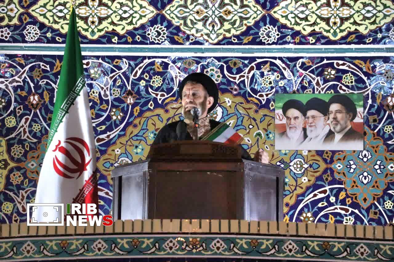 امروز در ۹۰۰ پایگاه نماز جمعه یک صدا بلند است؛ یک خدا، یک رهبر، یک ملت و یک راه