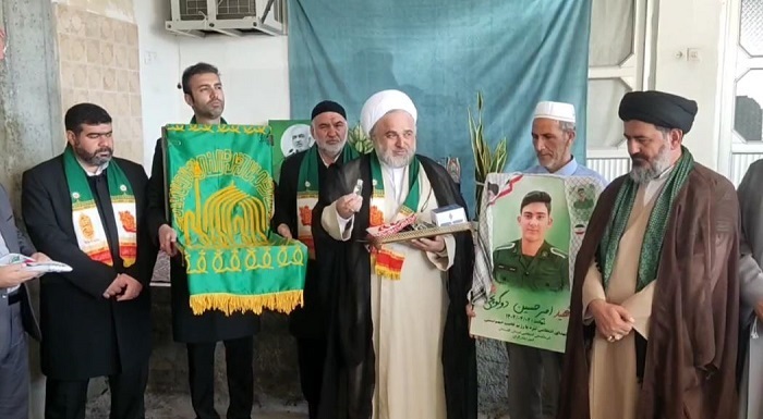 دلجویی خادمان رضوی از خانواده شهید امیر حسین دوگونچی در آق قلا دلجویی خادمان رضوی از خانواده شهید امیر حسین دوگونچی در آق قلا