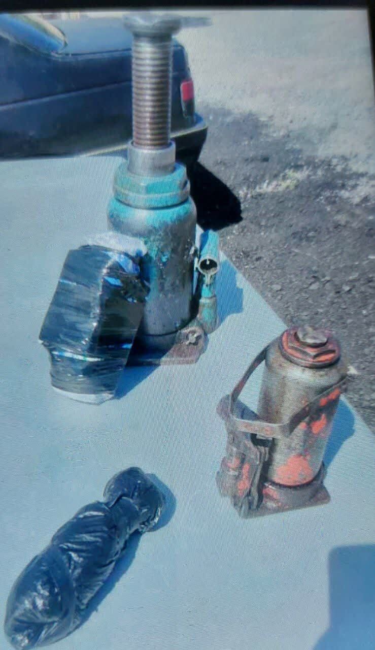 کشف موادمخدر جاساز شده در جک خودرو کشف موادمخدر جاساز شده در جک خودرو
