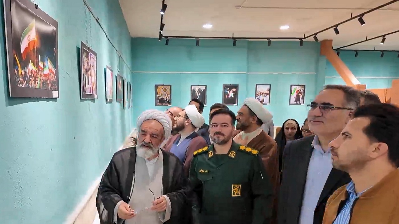 برپایی نمایشگاه عکاسی سرو سپید و سرخ در مرند
