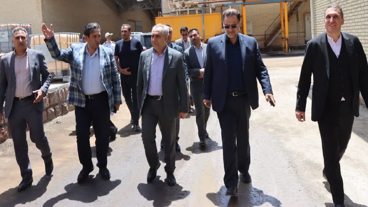 بازدید استاندار آذربایجان شرقی از کارخانه تولید روغن مراغه