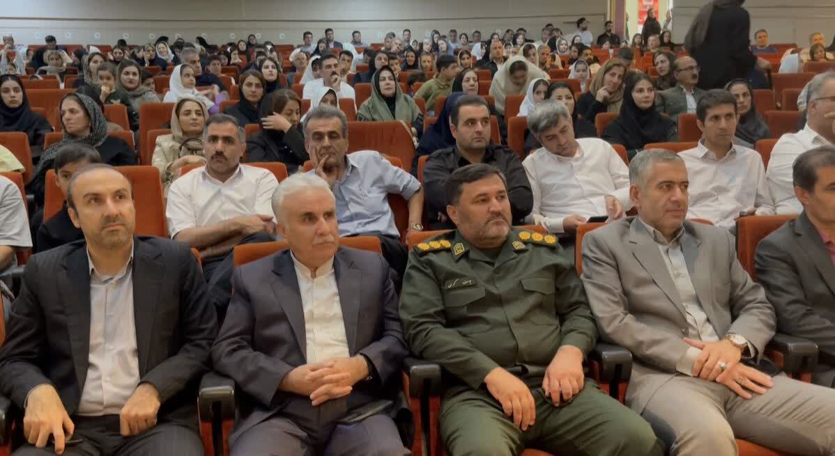 تجلیل از معلمان و دانشآموزان برتر جشنوارههای مقطع ابتدایی شهرستان بوکان تجلیل از معلمان و دانشآموزان برتر جشنوارههای مقطع ابتدایی شهرستان بوکان
