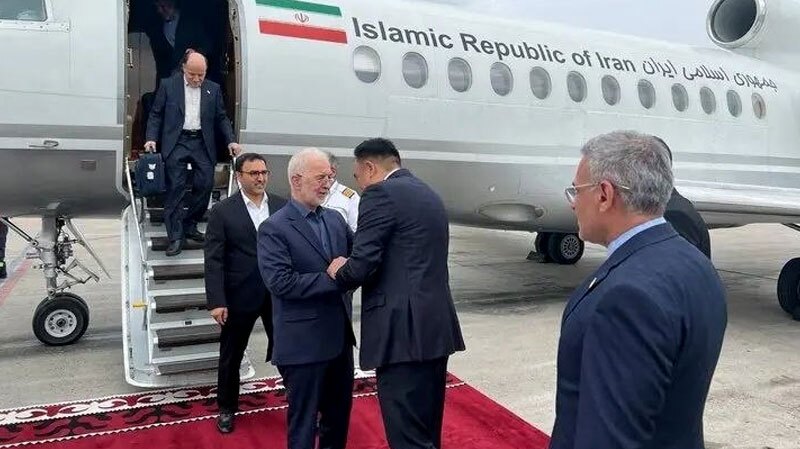 وزیر کشور با استقبال همتای قرقیزستانی خود وارد بیشکک شد
