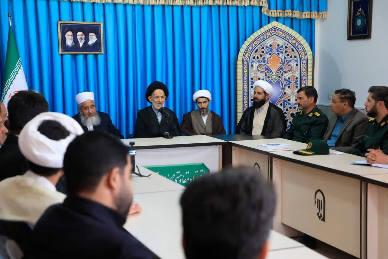 شیعه و اهل سنت با تکیه بر مشترکات اسلامی و آموزه‌های قرآن کریم، اجازه سوءاستفاده و نفوذ را به دشمنان ندهند