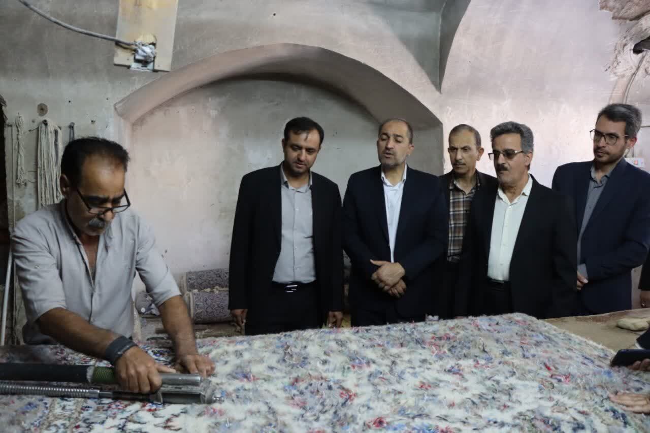 موانع تولید و صادرات فرش دستباف یزدی باید رفع شود