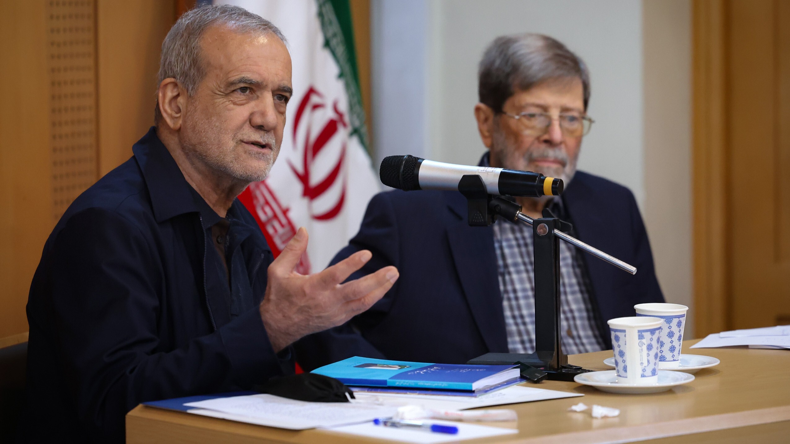 پزشکیان: نقش مراکز علمی در حل مسائل کشور تعیین کننده است پزشکیان: نقش مراکز علمی در حل مسائل کشور تعیین کننده است