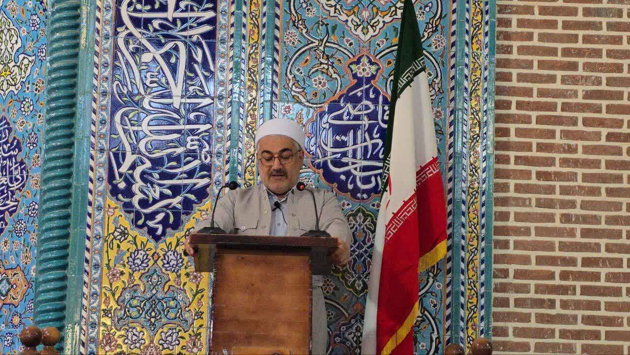 تاکید امام جمعه سردشت برلزوم بهره‌گیری از پیام‌های قیام عاشورا