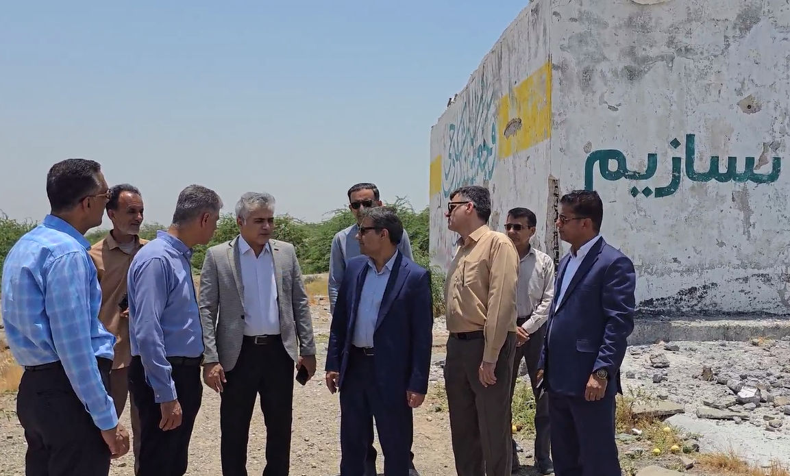 بازدید معاون استاندار هرمزگان از مخزن آب آسیب دیده از حملات دشمن در سیریک