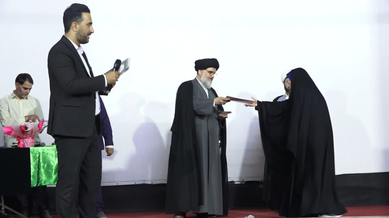 تجلیل از ۴۷ دختر حافظ قرآن در بافق تجلیل از ۴۷ دختر حافظ قرآن در بافق