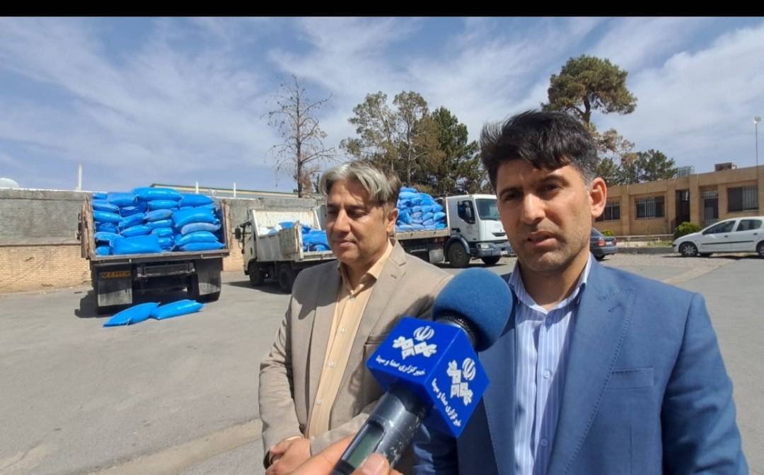 کشف ۲۵ تن کود شیمیایی خارج از شبکه توزیع در لنجان