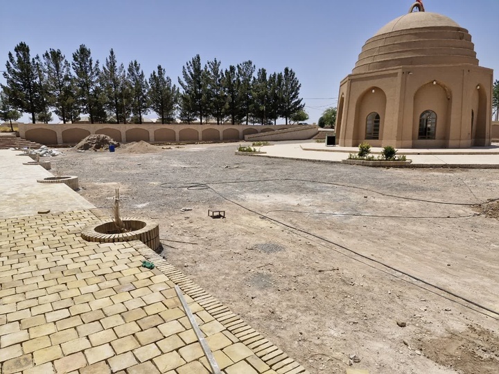 آغاز مرمت و محوطهسازی بقعه تاریخی گنبد تاج اشکذر آغاز مرمت و محوطهسازی بقعه تاریخی گنبد تاج اشکذر